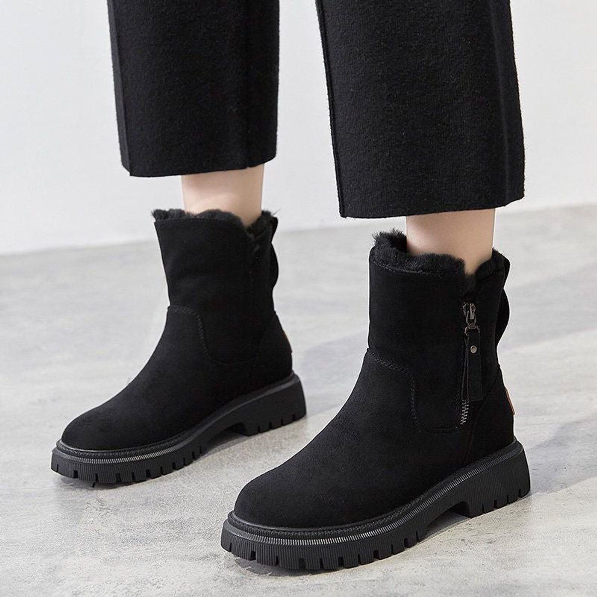 Fleece-Lined Suede Winter Ankle Boots with Chunky Platform for Women - Black