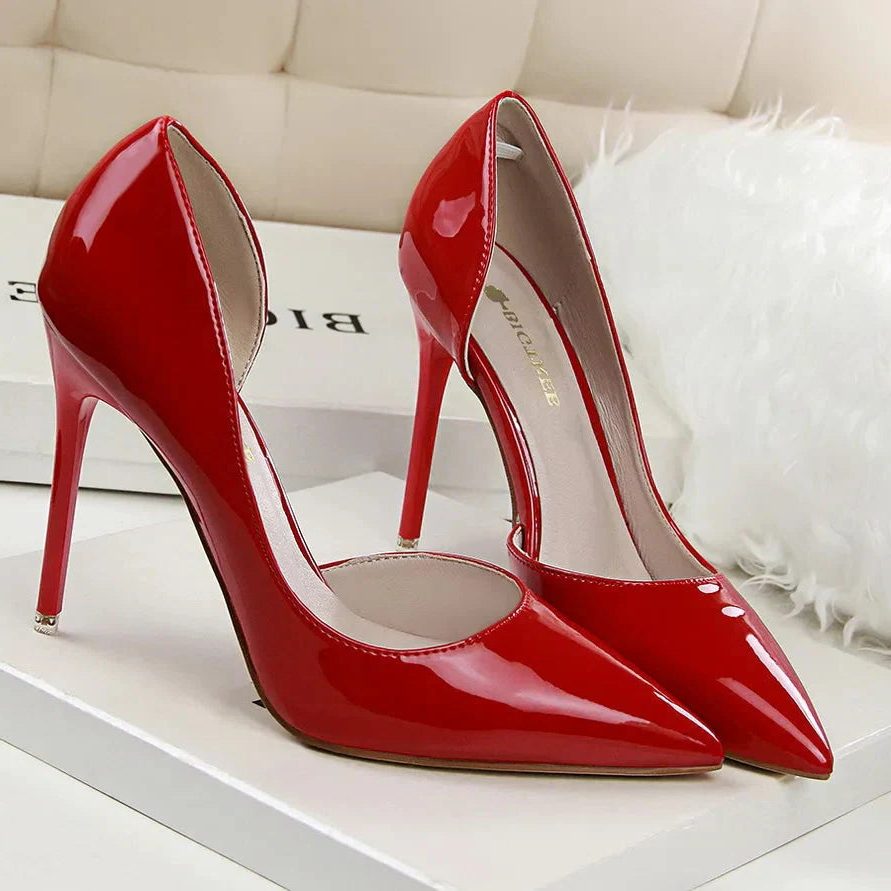 Pointed Toe Patent Pumps for Women